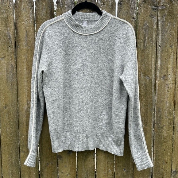 Athleta Transit Crew Sweater in Light Grey Heather- White Sz M - Picture 1 of 13